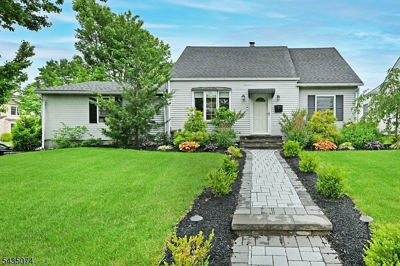 1st image of 575 Allwood Rd