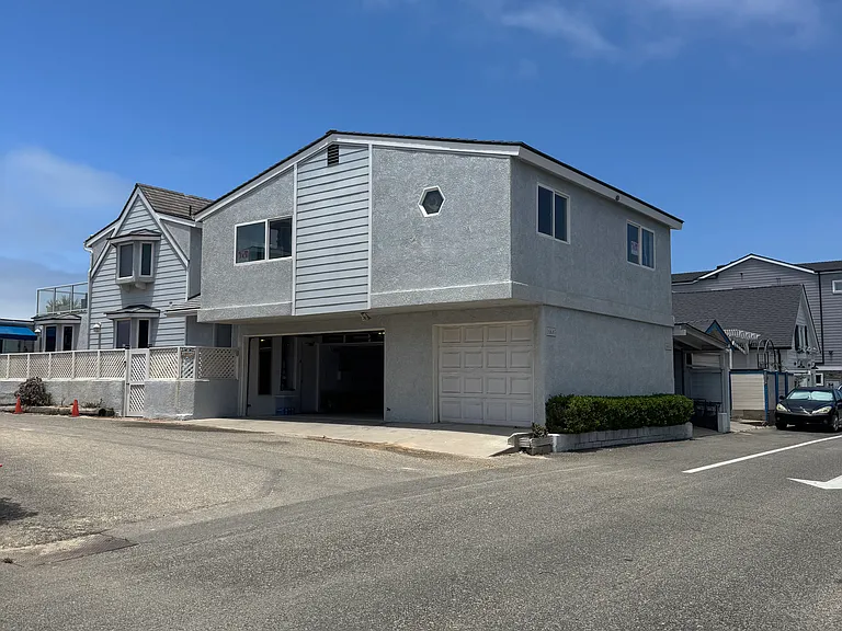 16685 1/2 S Pacific Ave — Photo 2