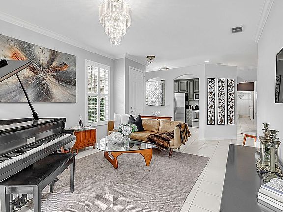 4th image of 7760 Woodbrook Cir APT 3904