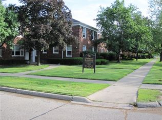 19274 Rockcastle St APT 105, Harper Woods, MI 48225
