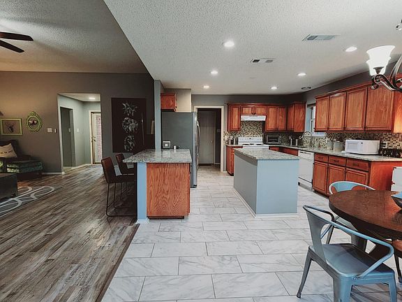 5th image of 200 Yosemite Dr