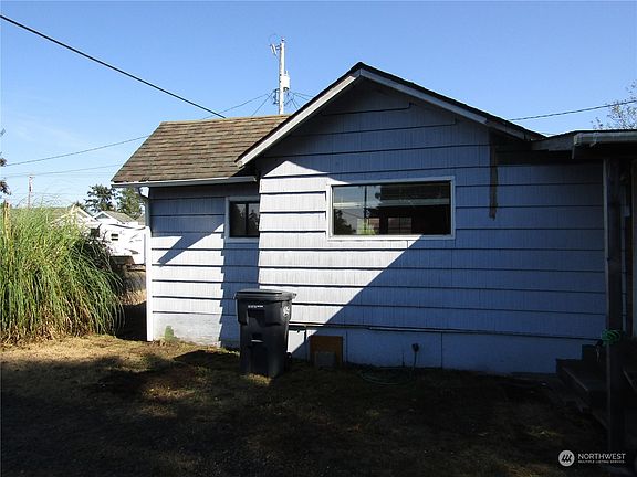 3rd image of 715 W Sherman