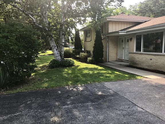3rd image of 895 E Zinnia Ln