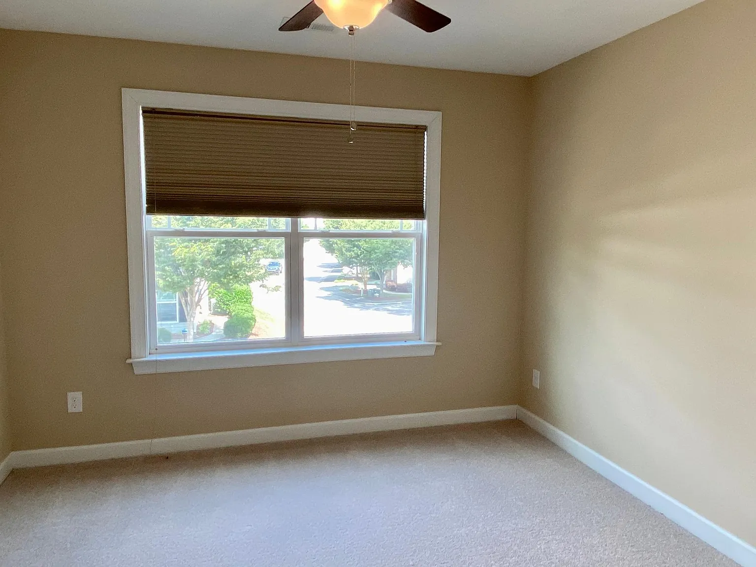 3 bed, 2.5 bath, 1492 sqft, $1,900 — Photo 4