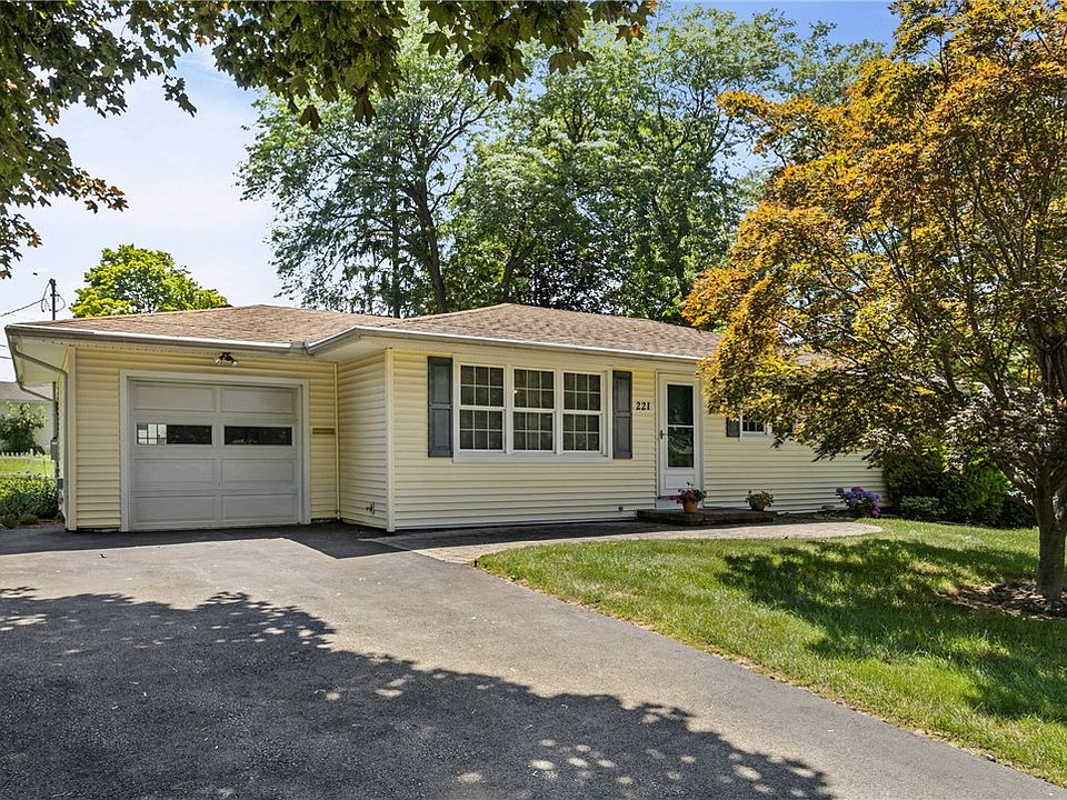 1st image of 221 Meadowbriar Rd