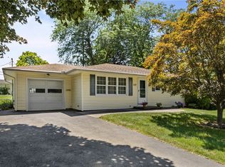 221 Meadowbriar Rd, Rochester, NY 14616