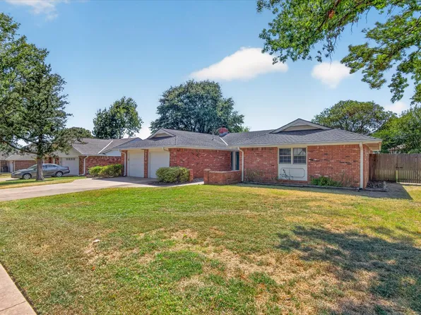 1913 Rolling Hills Dr, Bartlesville, OK 74006