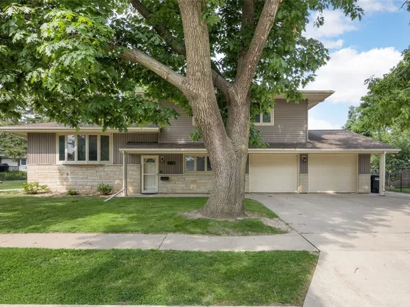 2030 26th St, Marion, IA 52302