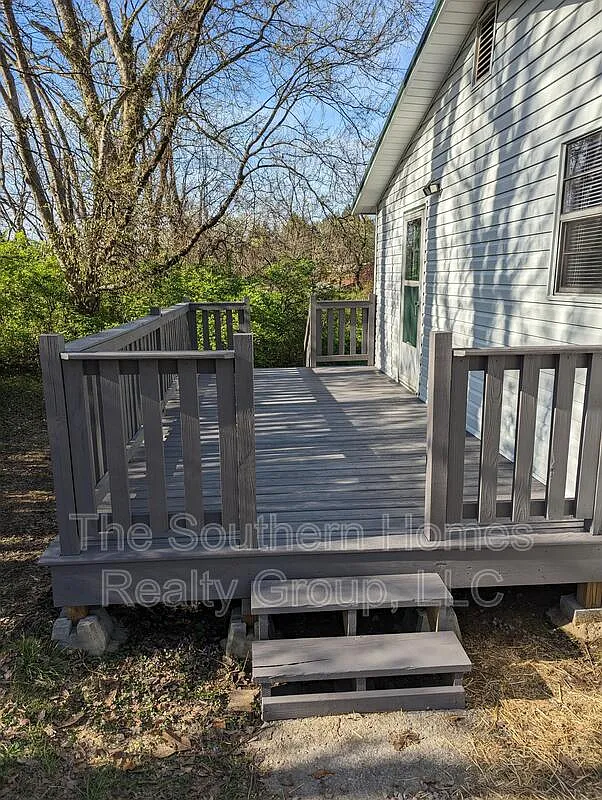 2 bed, 1.0 bath, 850 sqft, $1,050 — Photo 2