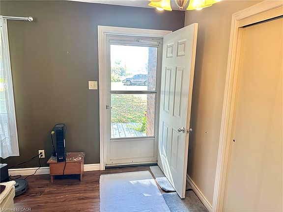 4th image of 11 Reserve St