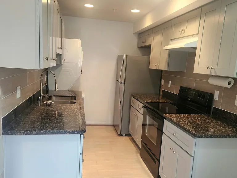 2204 14th Ave S #2 — Photo 2