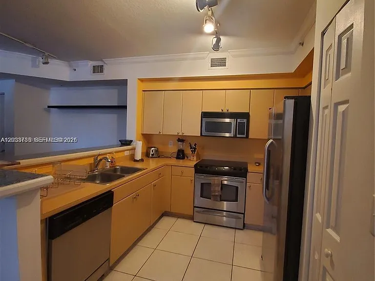 6801 SW 44th St #203 — Photo 6