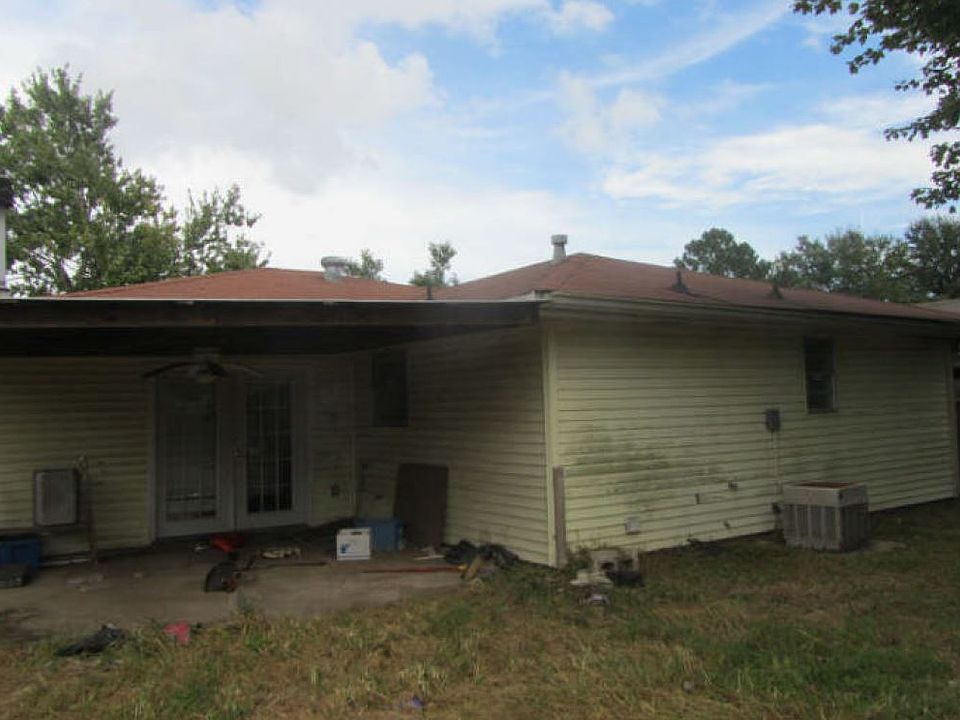 2nd image of 155 Dianne Dr