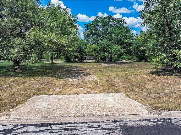 3rd image of 1003 Winding Rd