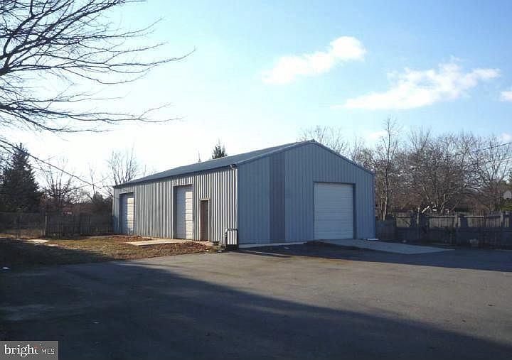2nd image of 660 N 3rd St