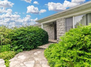 1996 Cedar Lane Ter, Ottawa, ON K2A1J8