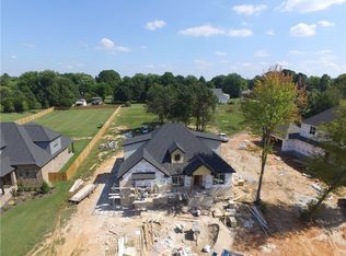 2982 N Chapel View Dr, Fayetteville, AR 72703