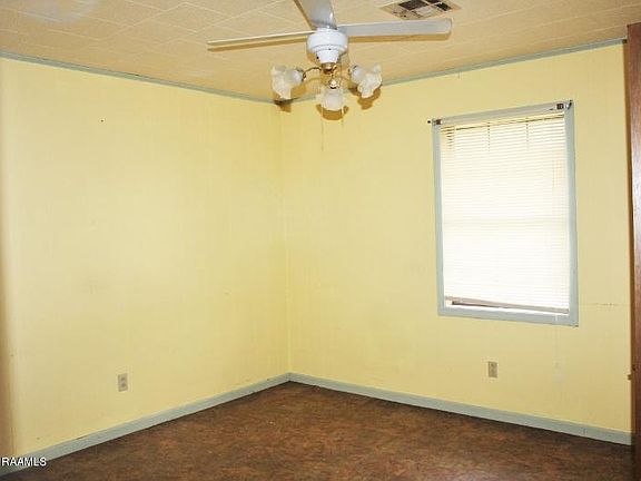 5th image of 132 Willow Glen Ln