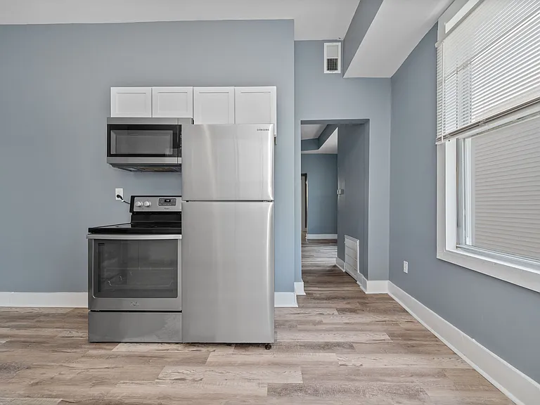 2413 Kenton St #2 — Photo 23