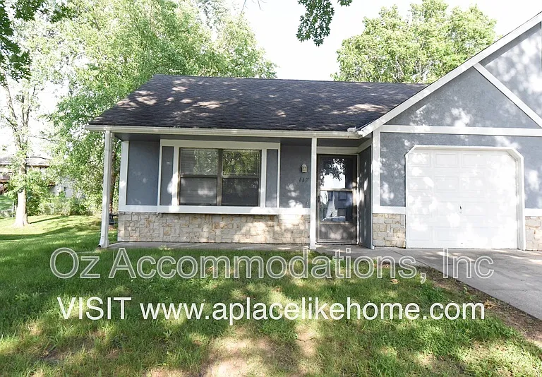 117 SE Greystone Dr — Photo 1