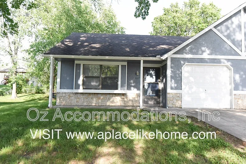 117 SE Greystone Dr