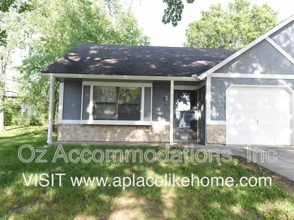 117 SE Greystone Dr, Lees Summit, MO 64063