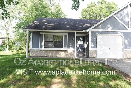 117 SE Greystone Dr Photo 1