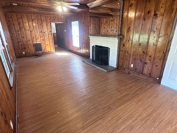 2nd image of 115 Dogwood Ln