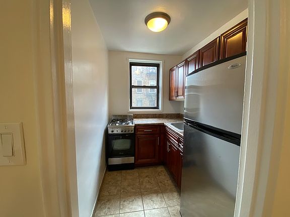 5th image of 110 Bank St APT 4H