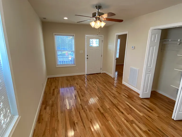 3200 Rosewood Ave — Photo 35