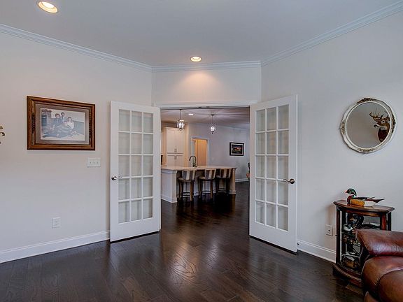 4th image of 723 Millpoint Way