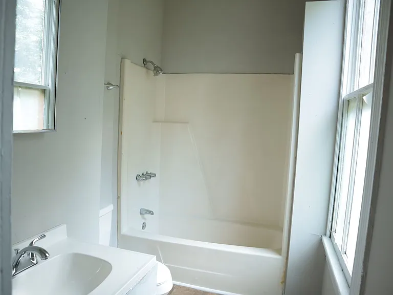 414 1st Ave #A — Photo 3