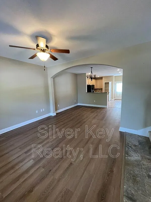 3 bed, 3.5 bath, 1820 sqft, $2,095 — Photo 2