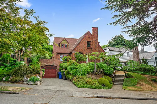 4208 51st Ave NE Photo 1