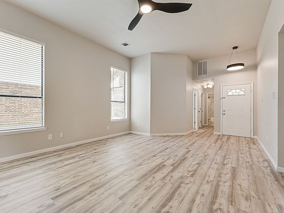 4th image of 654 Spring St