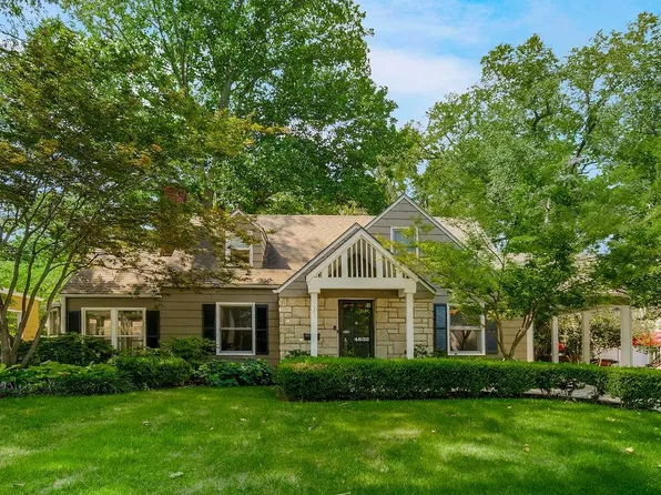 4832 Booth St, Westwood, KS 66205