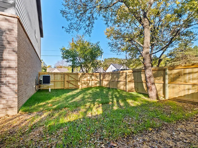 634 S Happy Hollow Rd — Photo 30