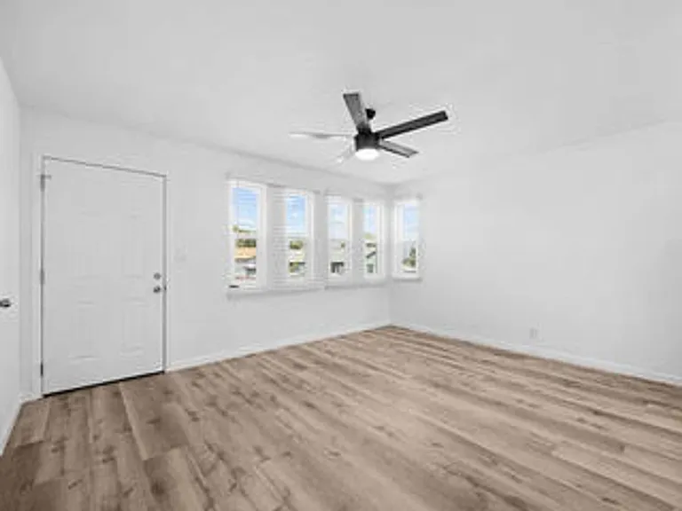 2136 Drescher St — Photo 9