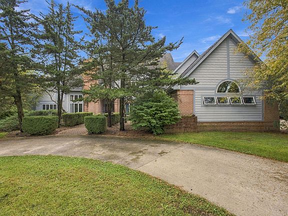 3rd image of 505 W Mount Calvary Rd