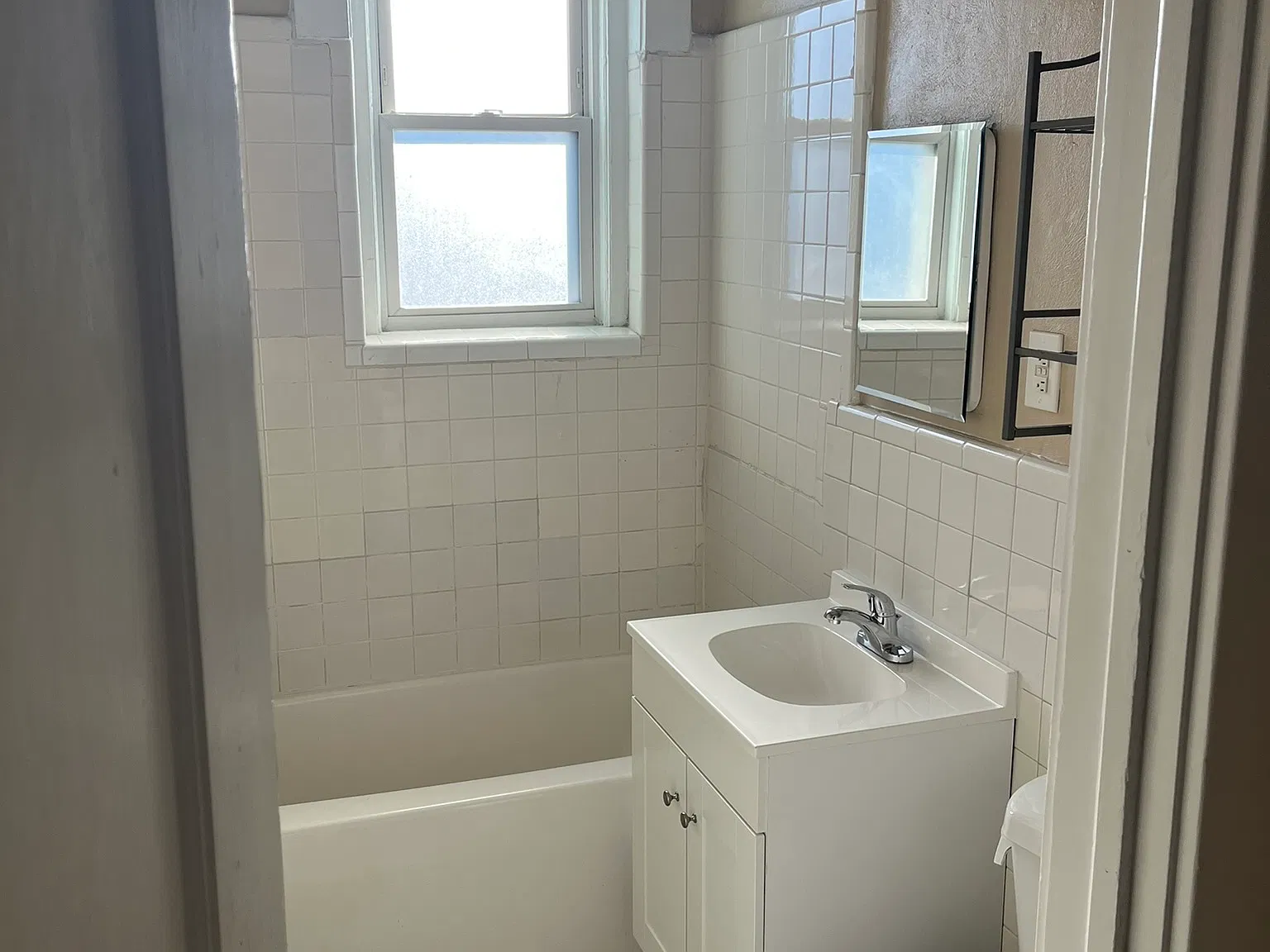 1 bed, 700 sqft, $1,100 — Photo 3