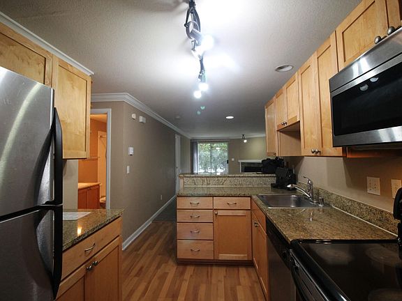 5th image of 1011 156th Ave NE Unit 302