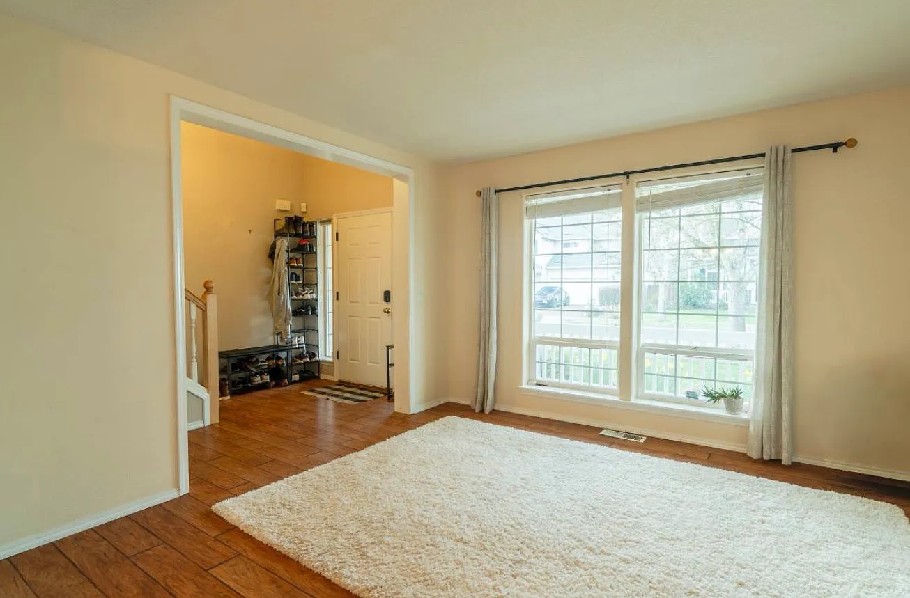 4 bed, 2.5 bath, 2303 sqft, $1,100 — Photo 1