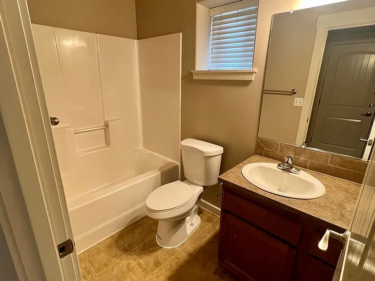 63220 Lancaster St — Photo 18