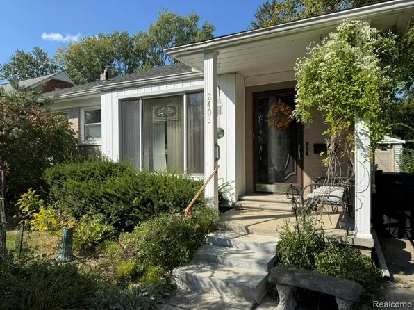 2403 Dorchester Rd, Birmingham, MI 48009