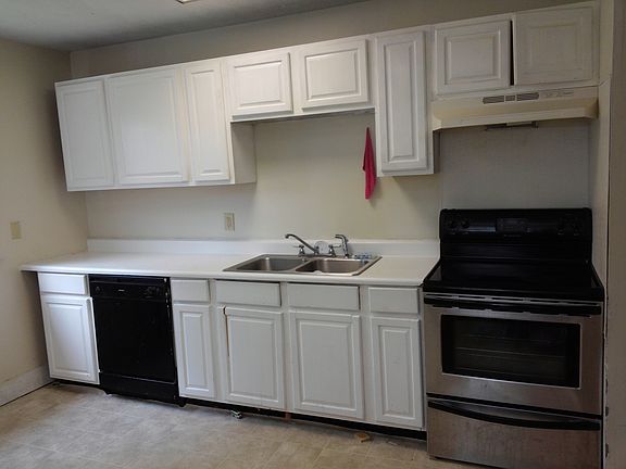 3rd image of 915 Dustin St
