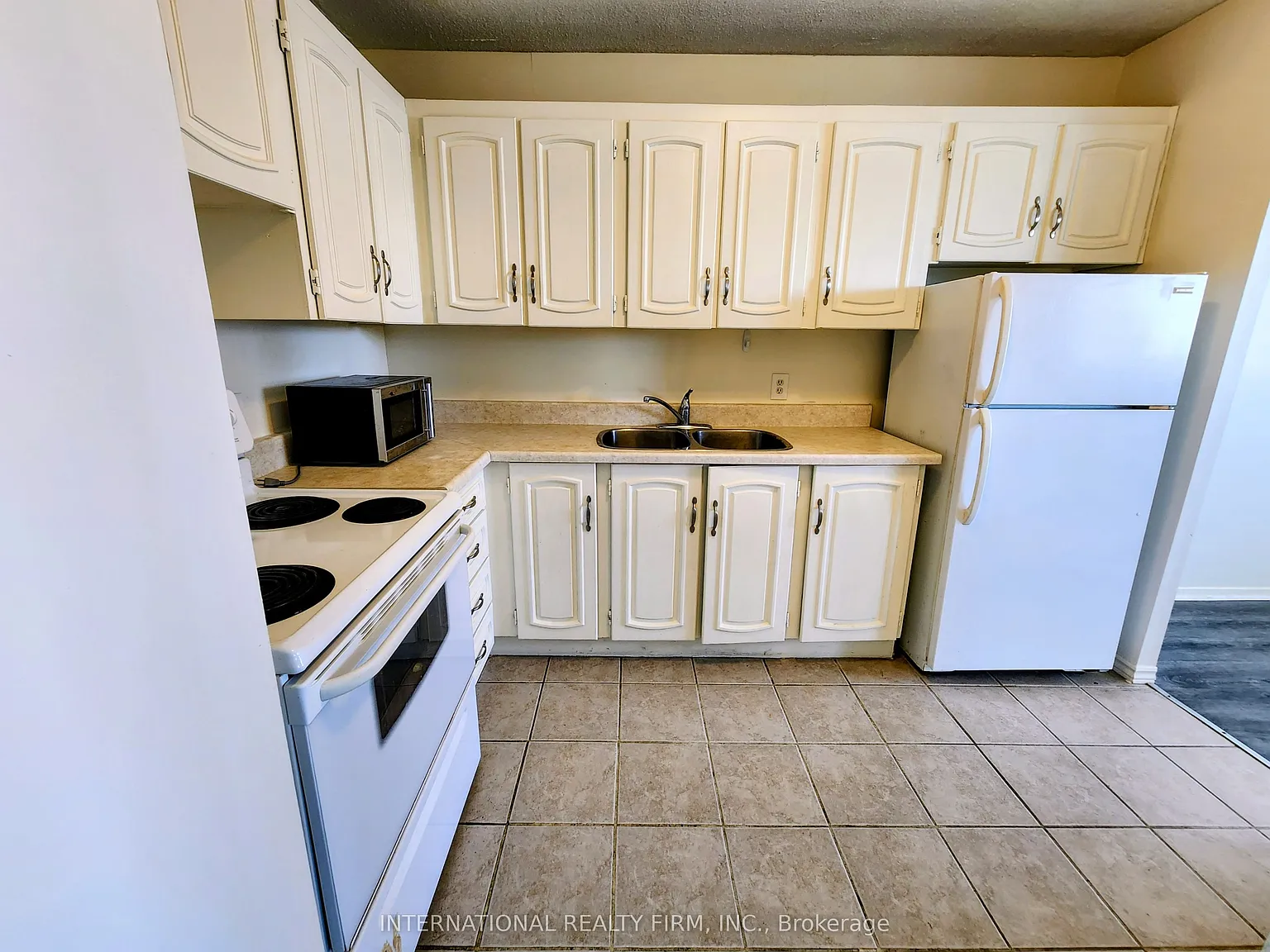 215 Glenridge Ave — Photo 3