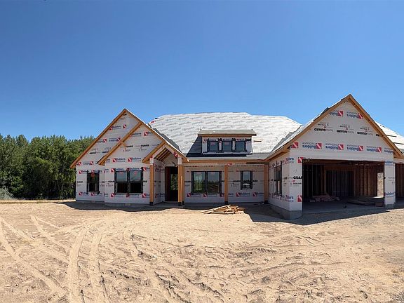 4th image of Manzanita Ln