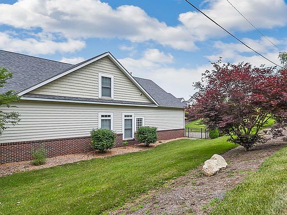 5th image of 613 Palmer Dr
