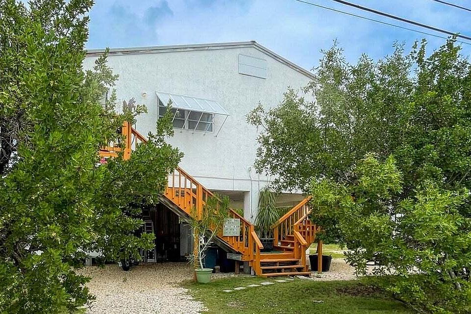 1st image of 1547 Narcissus Ave