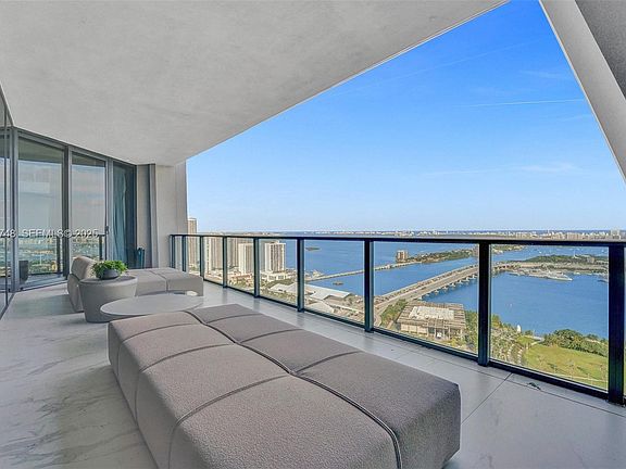 3rd image of 1000 Biscayne Blvd #3902